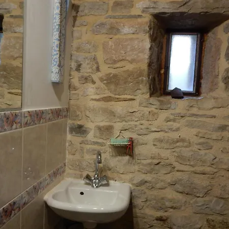 Chambre Dans Le Site Du Trou De Bozouls Avec Coin Repas